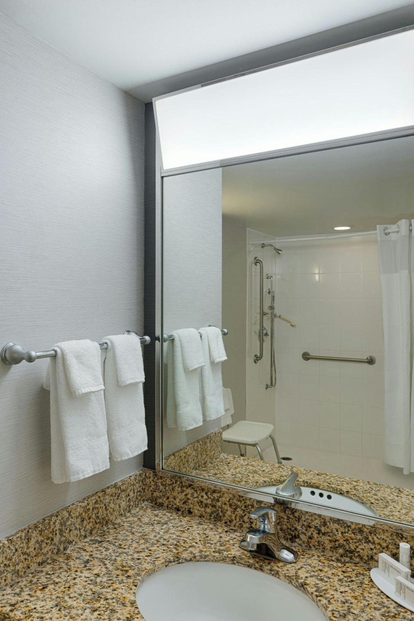 Courtyard By Marriott Springfield Downtown Hotel Buitenkant foto